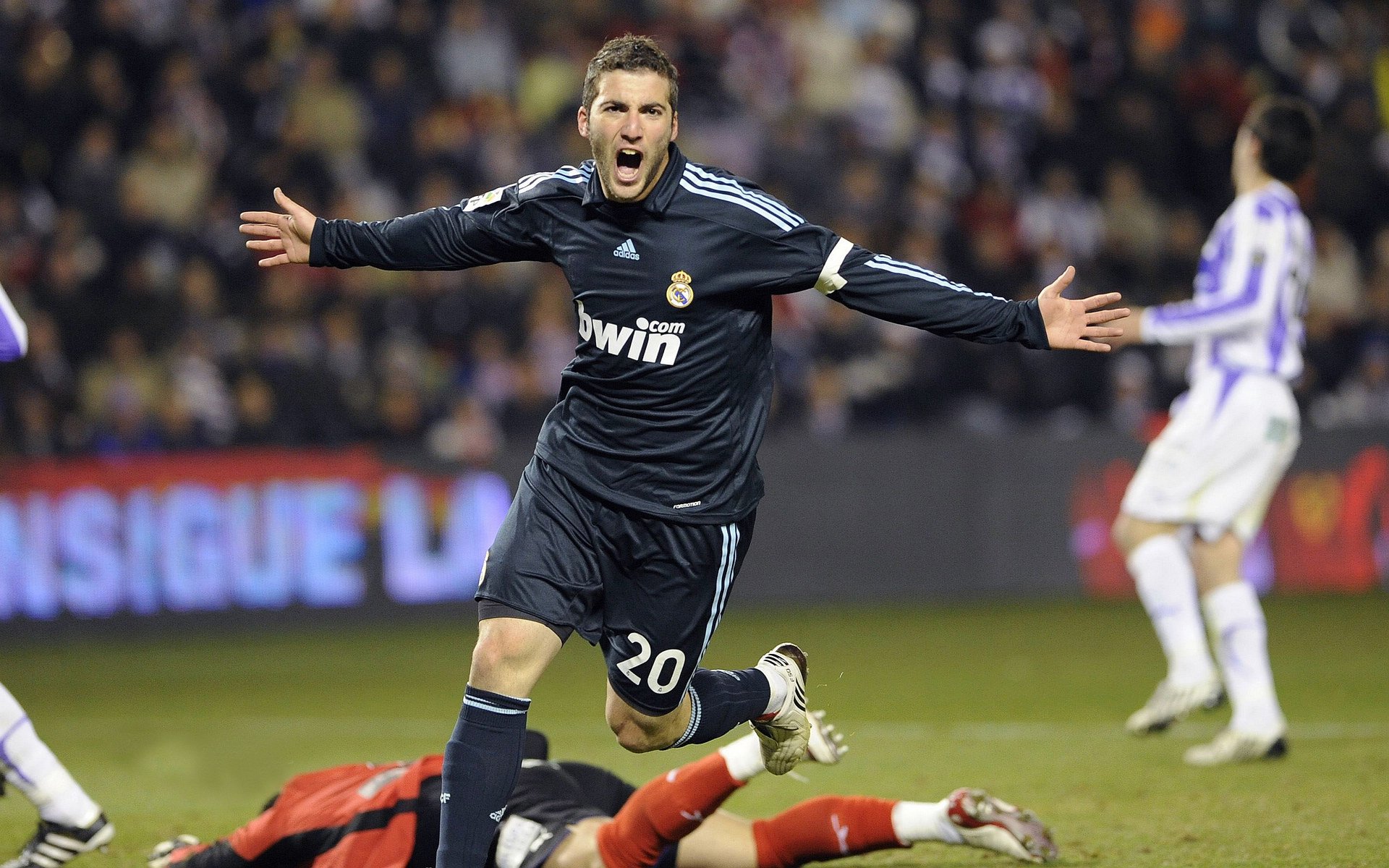 库尔图瓦关键战不手软，助摩洛哥历史性淘汰阿根廷